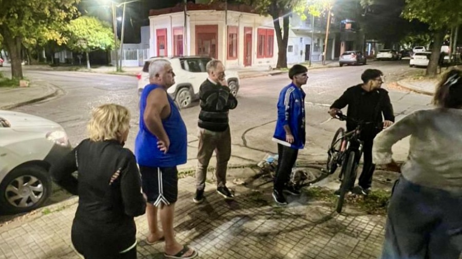 ”Llamamos al 911 y llegaron 40 minutos después”: ola de robos tiene en vilo a Plaza Malvinas