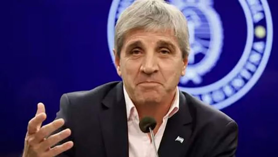 “Dan ganas de cagarlos a patadas en el culo”: Caputo cargó contra los que piden devaluación