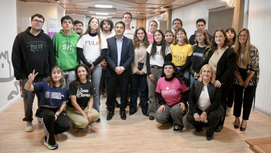 Alivio para 120 mil estudiantes: Kicillof mantiene los 45 viajes del Boleto Estudiantil