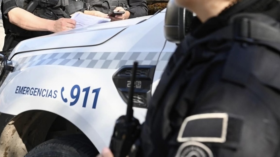 Un joven de 17 años de La Plata denunció que su pareja de 38 lo tuvo atado y lo golpeaba: también la acusó de vender droga