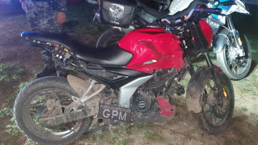 Terminó en persecución: tenían 18 y 17 años y andaban en una moto robada en La Plata