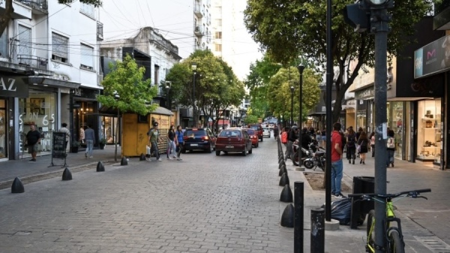 Proponen peatonalizar centros comerciales los sábados para reactivar el consumo en La Plata