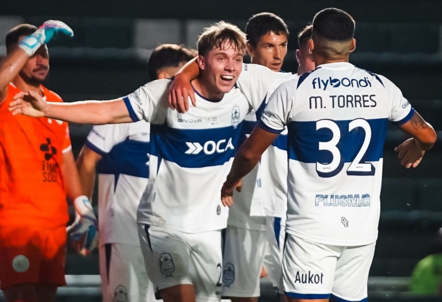 Gimnasia goleó a Camioneros y encontró un poco de paz