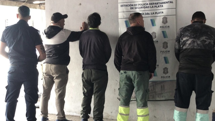 Detuvieron a cuatro falsos recolectores de basura en pleno centro de La Plata