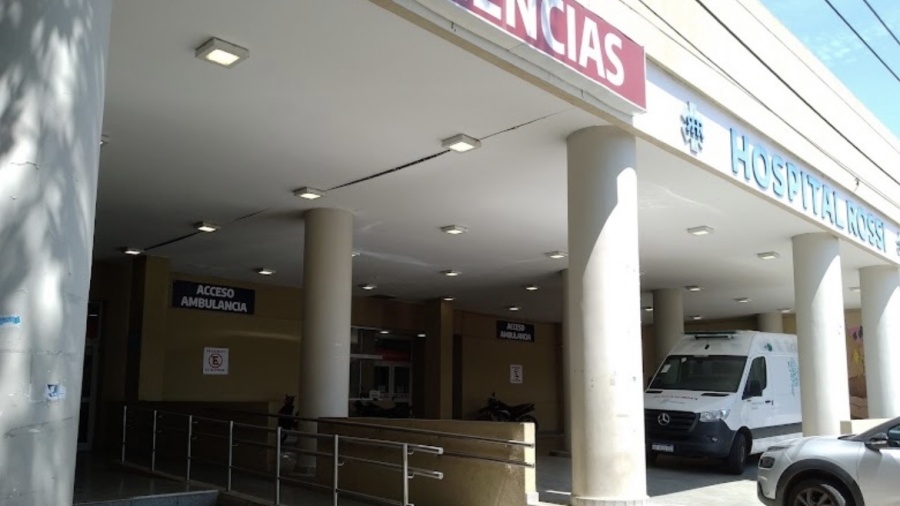 Denuncian el robo de una cadena y un anillo de oro a un jubilado tras morir en el Hospital Rossi de La Plata