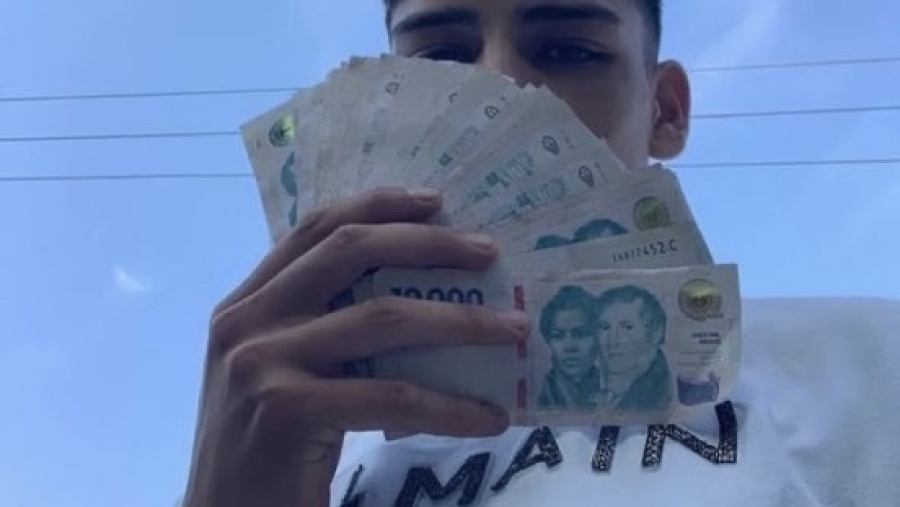 Detuvieron a un joven acusado de robar motos a mano armada en La Plata y jactarse de su poder de fuego en redes