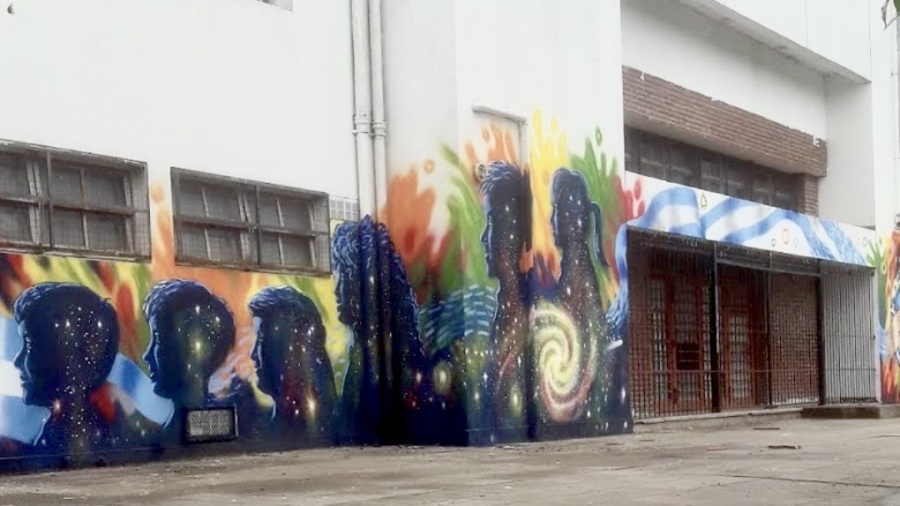 Entraron a robar en una escuela de La Plata y se llevaron equipos por 500 mil pesos