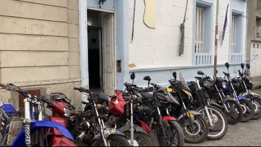 Desbarataron una banda internacional que robaba y desarmaba motos en La Plata