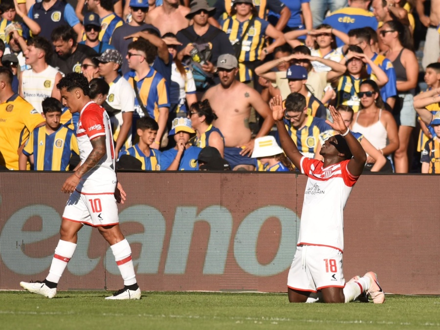 Estuvo a punto de irse de Estudiantes, no transita su mejor momento futbolístico pero en el Pincha decidieron apostar por él