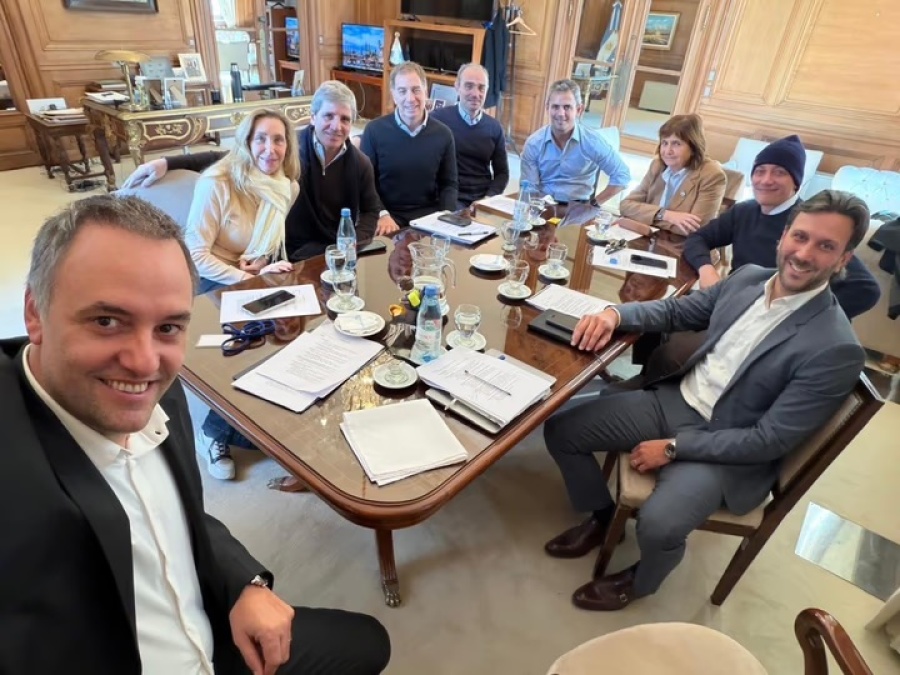 Mesa chica en Casa Rosada: Milei reunió a su gabinete para destrabar la tensión entre Caputo y Menem
