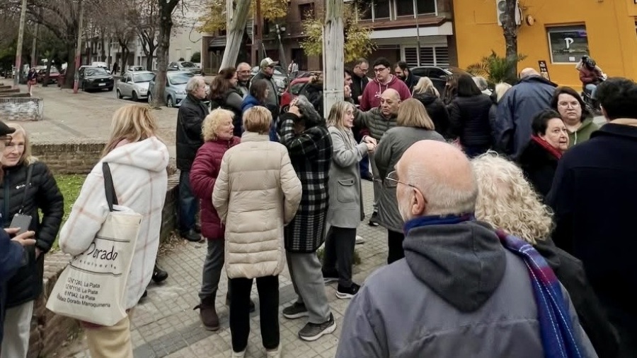 “No está en la web”: vecinos del Parque Saavedra rechazan la consulta y exigen hablar con el intendente Alak
