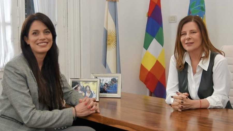 “Políticas de hambre y miseria”: Saintout salió a bancar a la concejala platense Josefina Bolis