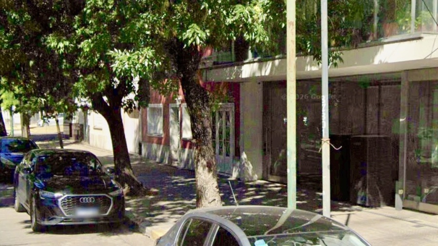 Siguen los robos en edificios de La Plata: golpearon un séptimo piso cerca de Plaza Azcuénaga