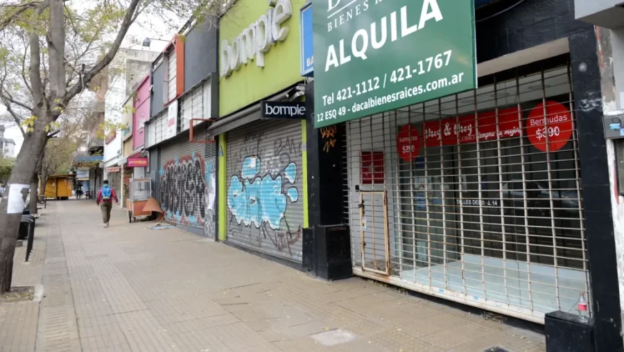 Cierran locales y se pierden 25 mil empleos por mes en la Provincia por caída del consumo e importaciones
