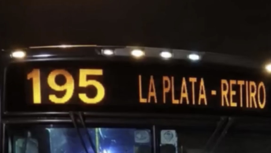 Tragedia en Camino Centenario: un joven de 21 años murió atropellado por un micro en Berazategui
