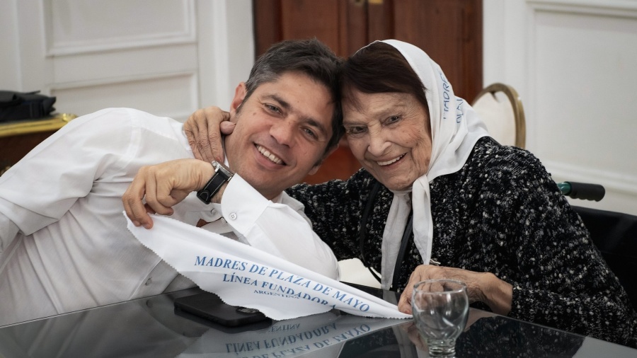 ”Una presencia permanente”: Kicillof y Estela de Carlotto despidieron a Taty Almeida en Balvanera
