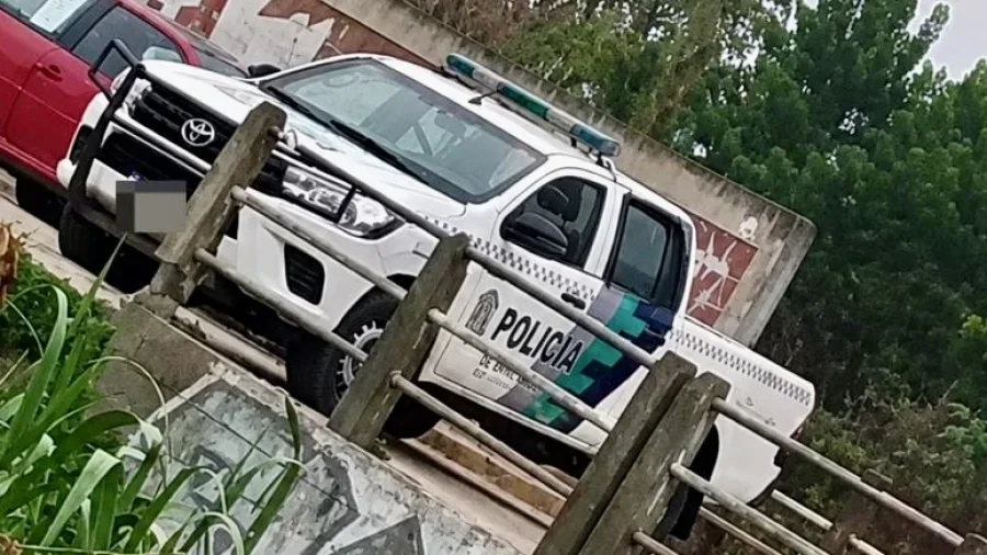 Detuvieron al acusado de degollar a un hombre en Berisso: vivía en la misma pensión que la víctima y quedó filmado