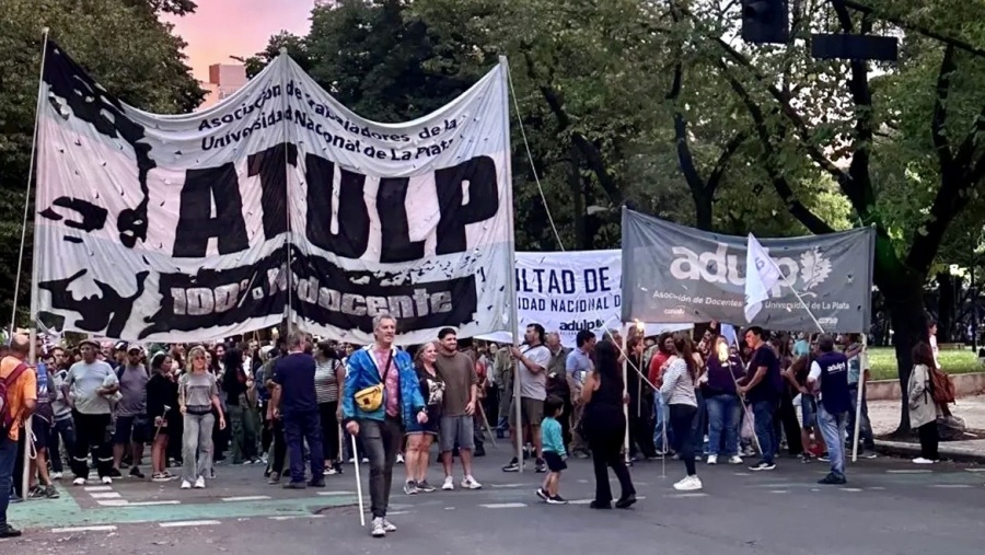 ADULP aceptó el 24,3%: fin del paro universitario en La Plata tras la oferta del Gobierno