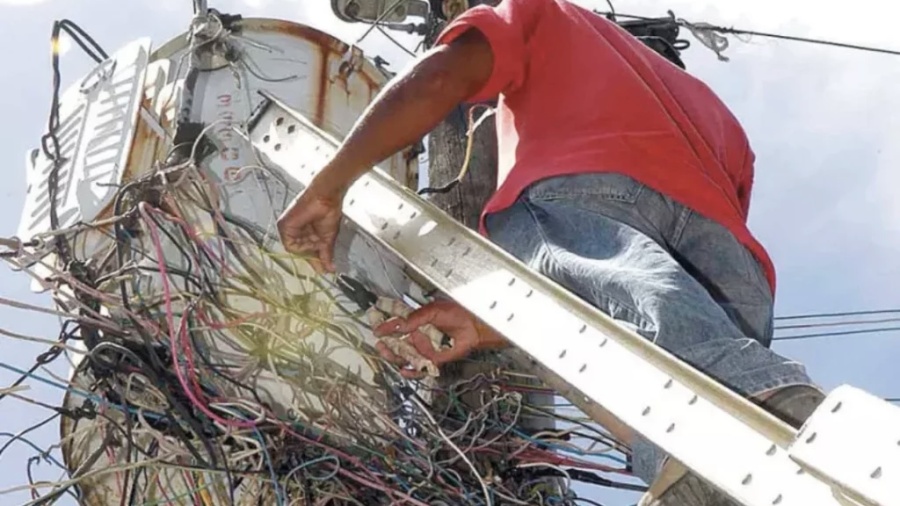 El delito silencioso que provoca cortes de luz y ahora los vecinos de La Plata podrán denunciar
