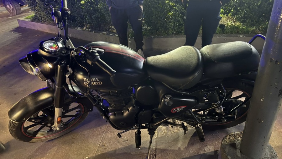 Persecución, tiros y un adolescente herido: así recuperaron una moto robada en La Plata