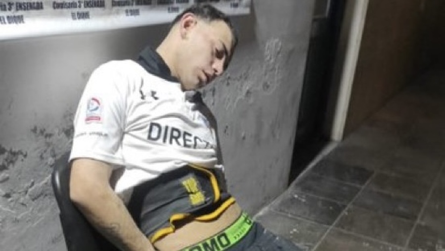 Detuvieron en Ensenada a un joven de 22 años por tirotear una casa y patear a un policía