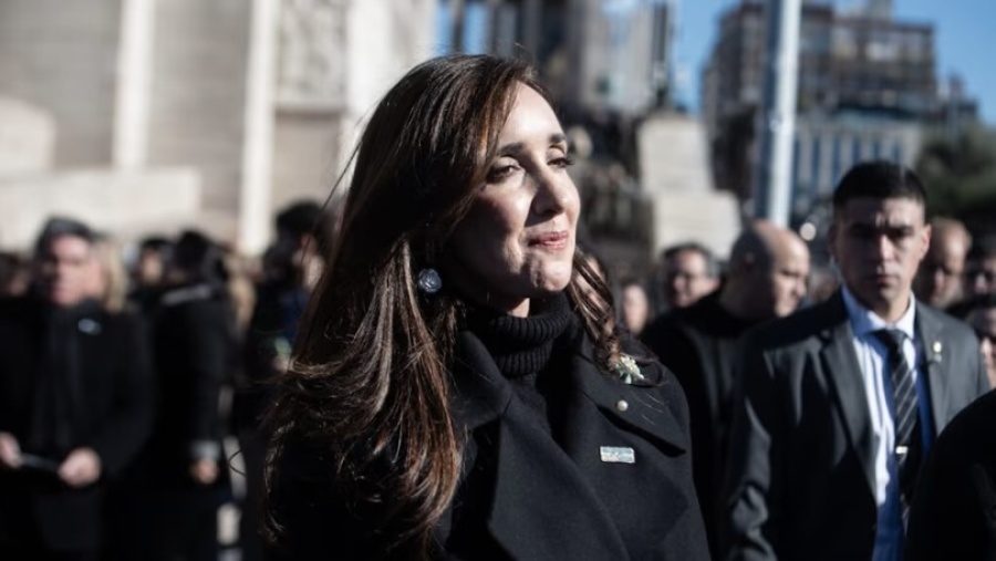Escándalo en Rosario: Villarruel le dio la espalda a Milei durante el Himno en el Día de la Bandera