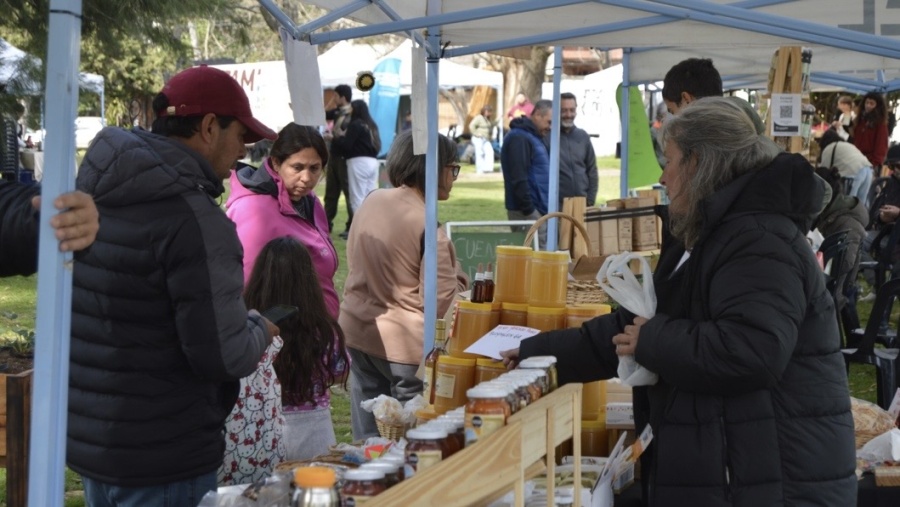 Comé sin culpa y ayudá al planeta: vuelve la feria agroecológica a Villa Elisa