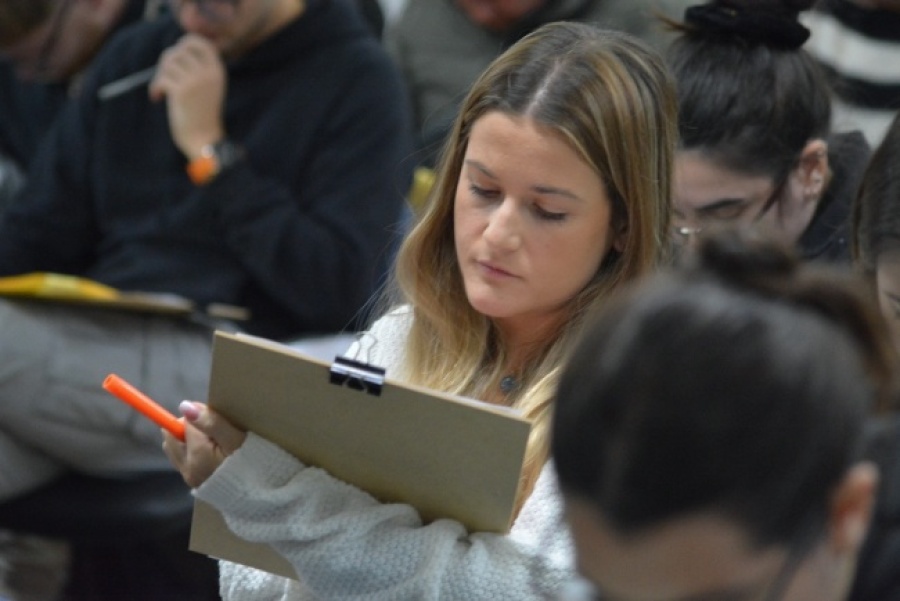 Examen para médicos residentes en La Plata: prohibido celular, gorra y hasta el mate