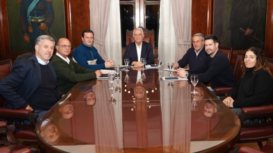 Alak recibió a autoridades del Club 19 de Febrero y avanzó con un histórico proyecto para más de 200 familias de La Plata