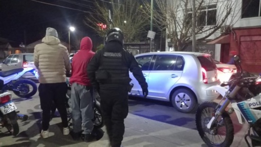 Megaoperativo policial en Tolosa: 6 detenidos y 30 motos fuera de circulación