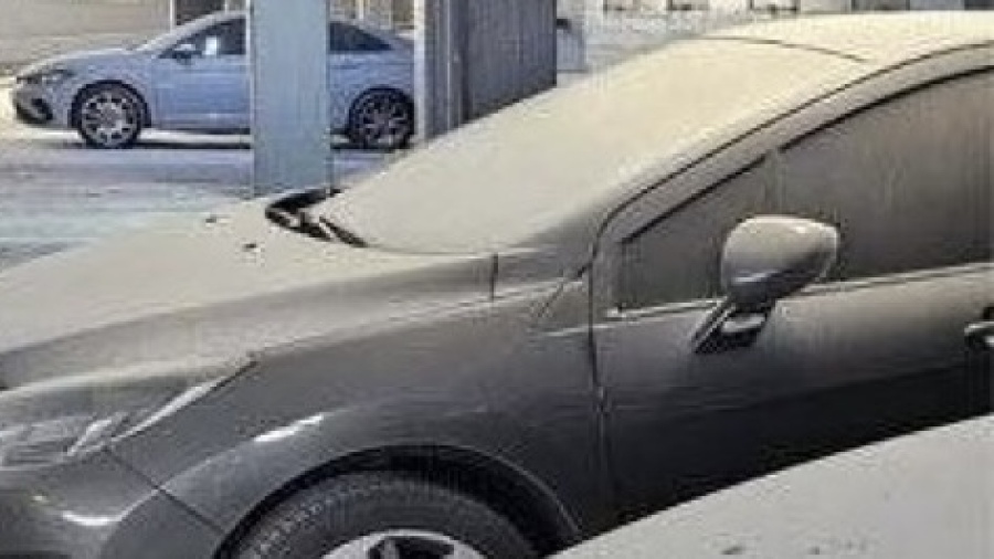 Vandalismo en la estación del ACA La Plata: menores vaciaron matafuegos y cubrieron de polvo autos en 9 y 51