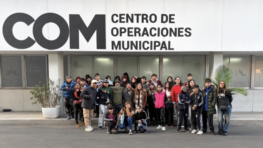 Gafas de alcoholemia y charlas de estafas: la Municipalidad de La Plata capacitó a 120 jóvenes del Envión en el COM