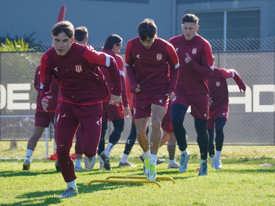 Con ausencias, sin refuerzos y el retorno de dos futbolistas Estudiantes puso primera en City Bell