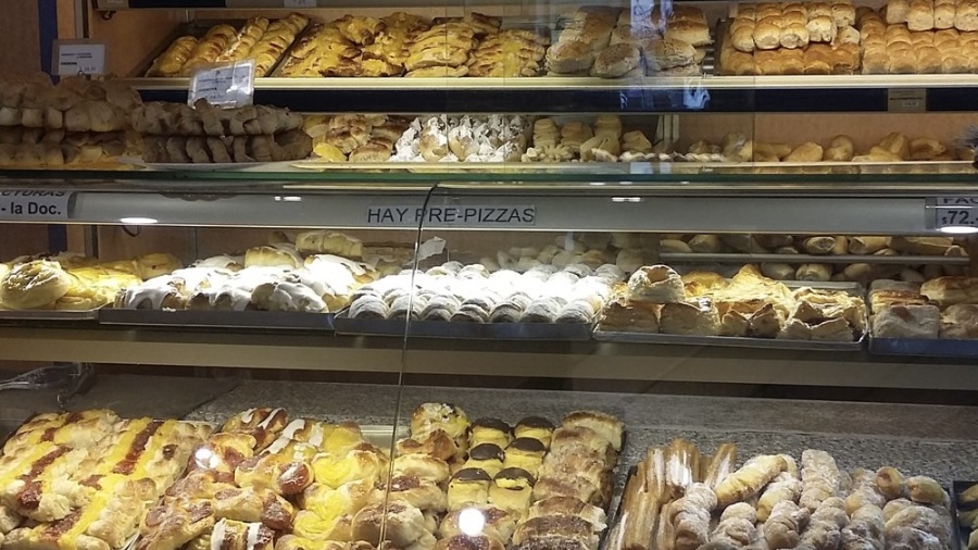 Advierten que el consumo de pan cayó hasta un 60% y ya cerraron 2.850 panaderías