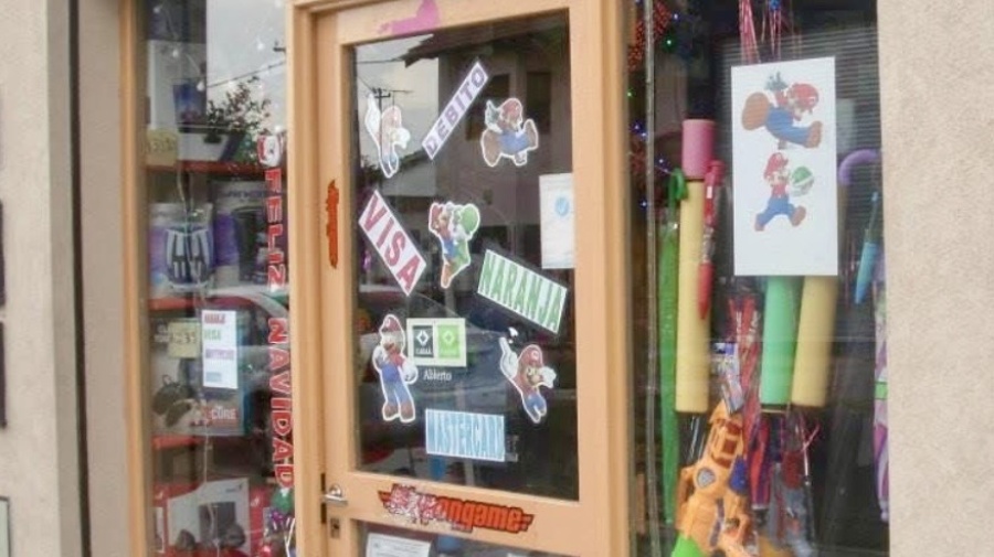 Lo tiraron al piso, lo golpearon y escaparon con la recaudación en Los Hornos