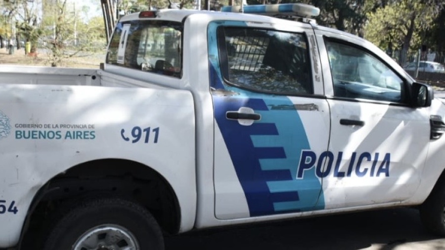 Violento robo en La Plata: dos ladrones golpearon a un vecino y le sacaron todo