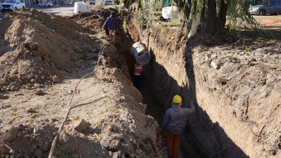 La obra sobre avenida 60 avanza con nuevos desagües y mantiene cortado un tramo clave en Los Hornos