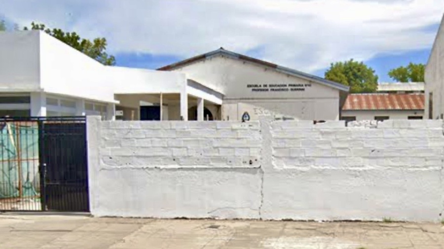 Denuncian que una escuela de La Plata tiene aulas sin calefacción y una obra paralizada desde hace más de cinco años