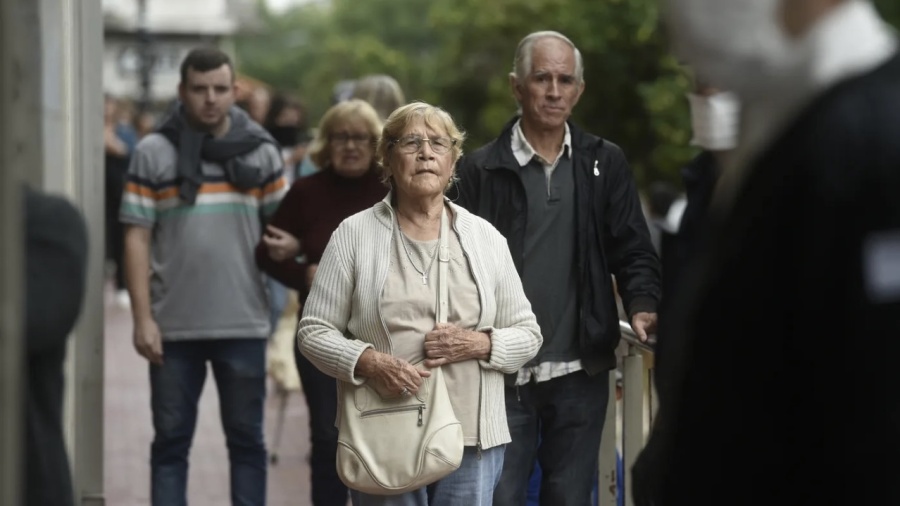 Cada vez menos argentinos logran jubilarse: el acceso al sistema cayó 45%