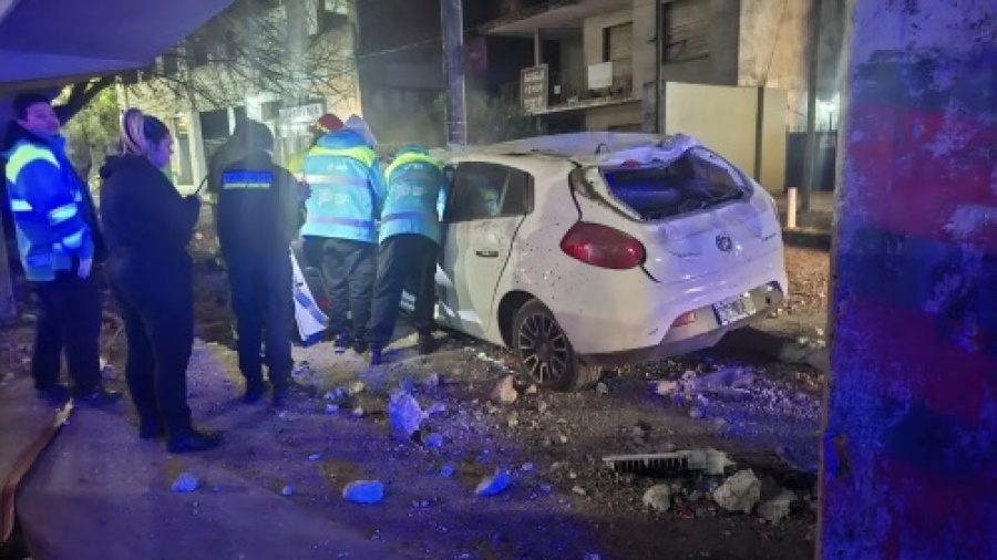 Tragedia en La Plata: un joven de 18 años murió tras chocar contra una columna en Villa Elisa