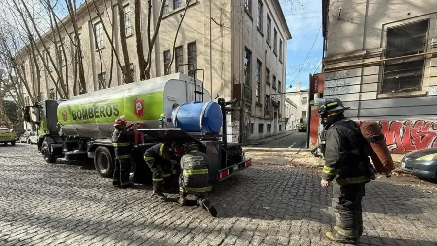 Derrame de amoníaco en el Albert Thomas de La Plata: activaron un operativo de Bomberos y el protocolo de emergencia