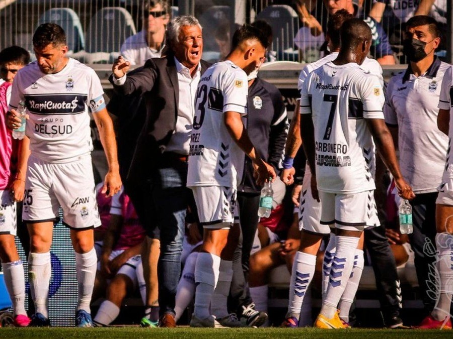 Dejó un gran recuerdo en los hinchas del Lobo, intentó regresar en varias oportunidades y ahora vuelve al futbol argentino