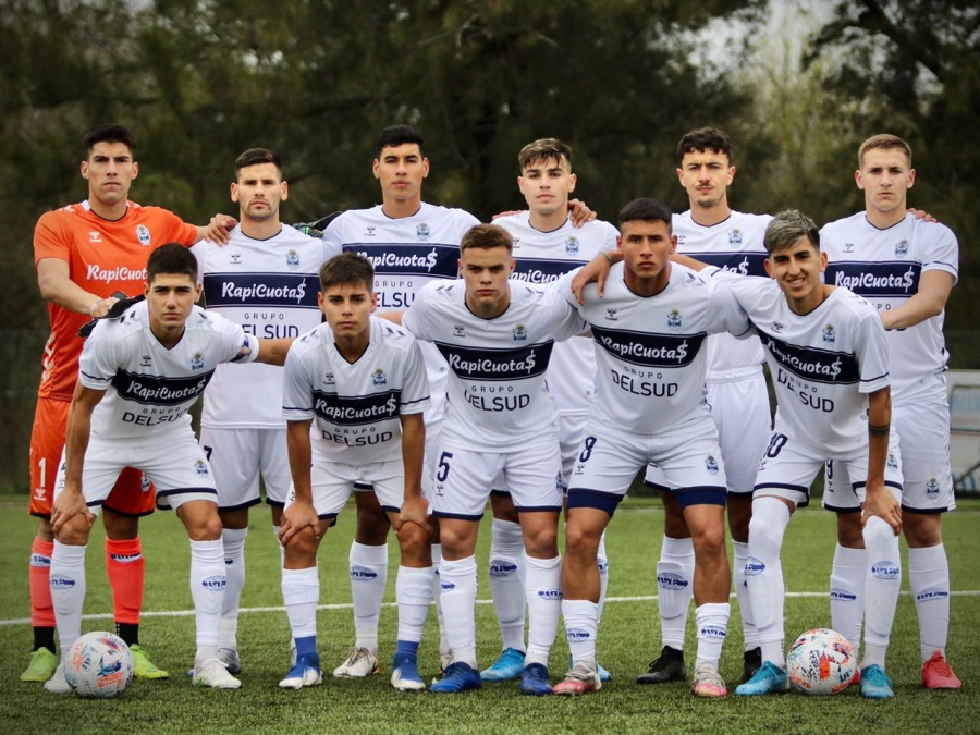 Debutó en Gimnasia, estuvo a punto de llegar en un grande, lo marginó un ex Estudiantes y ahora juega al fútbol con amigos