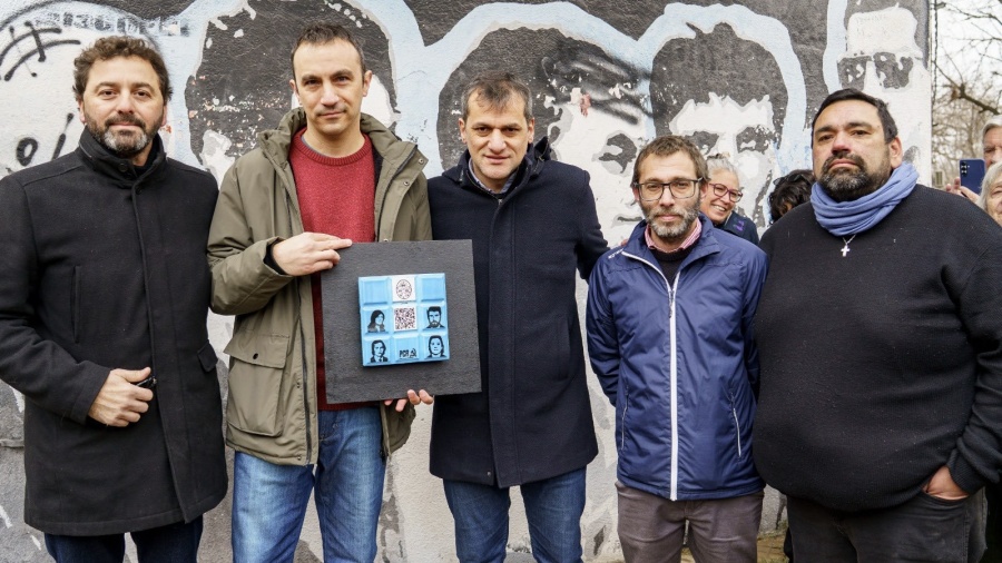 La Plata recuperó las Baldosas Blancas por la Memoria y homenajeó a cuatro militantes asesinados en 1975