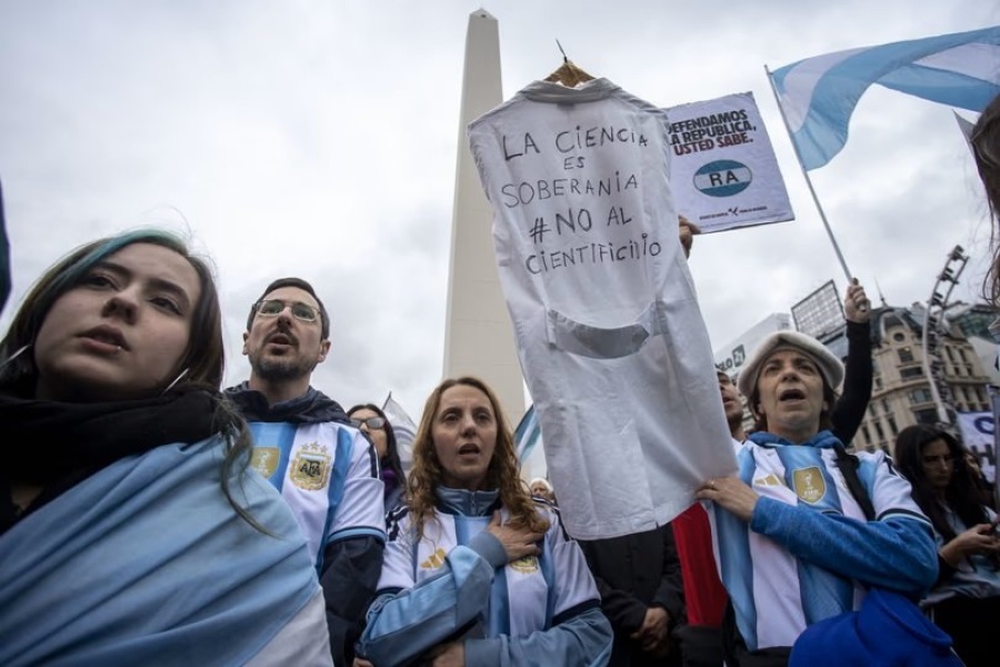 La ciencia salió a la calle contra el ajuste de Milei: fuerte protesta por el recorte al Conicet y las becas