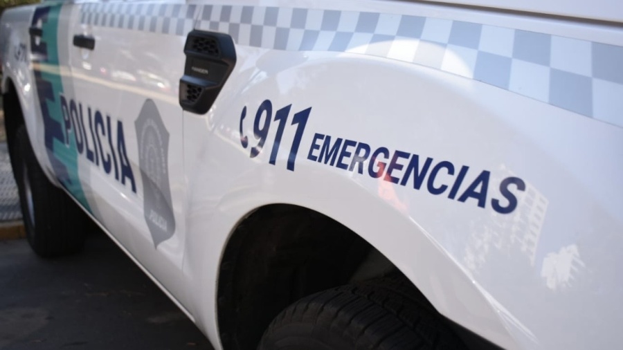 Volvió a su casa en La Plata y quedó cara a cara con dos ladrones que escapaban: “No pude hacer nada”