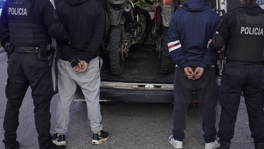 Desbarataron una banda que robaba motos en La Plata, las adulteraba en Quilmes y las vendía con papeles truchos