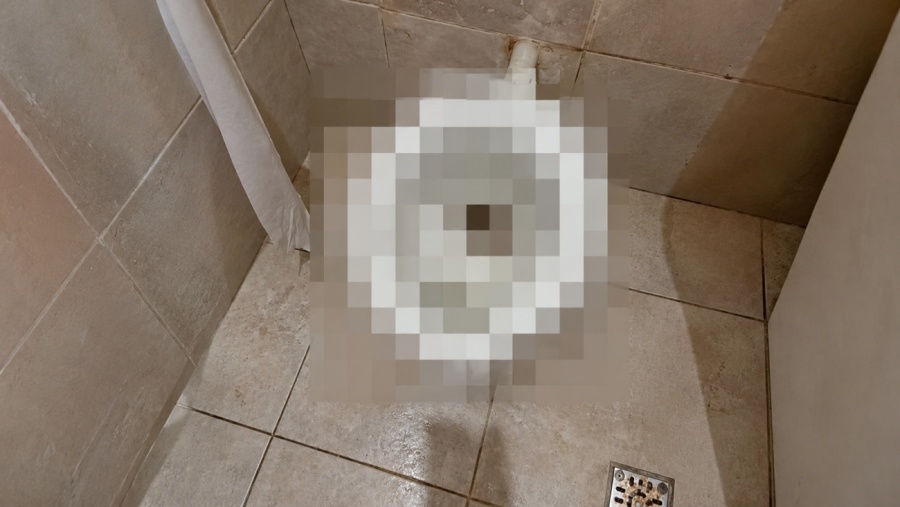 El insólito ladrón que preocupa a City Bell: roba en las casas, usa el baño y los vecinos ya lo apodaron “El Cacas”