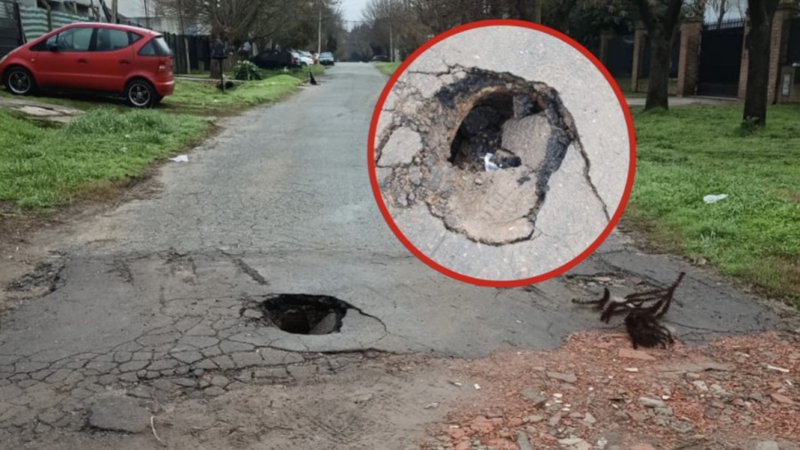 Un cráter en plena calle de La Plata: el pavimento se hundió y los vecinos temen un accidente