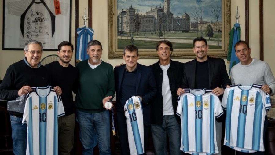 Dos platenses que hicieron historia con la Selección fueron homenajeados en la ciudad